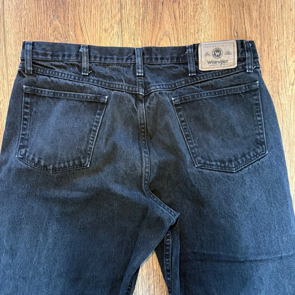 Wrangler Relaxed Fit black Jeans faded Denim 38x30 mens rugged wear western